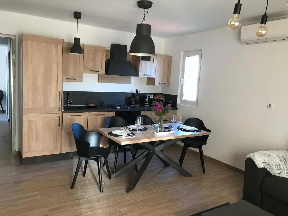 Ultra Apartment Lovran 0*,