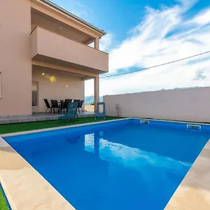 private-house-villa-velebita.hotelinzadar.com/